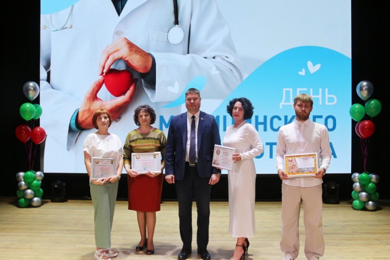 Медицинские работники Зельвы отмечают профессиональный праздник